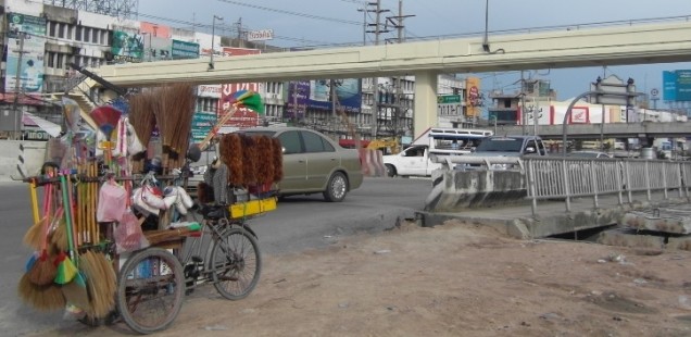 bangkok_broom_cart