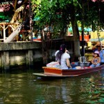 Wat Saphan Floating Market