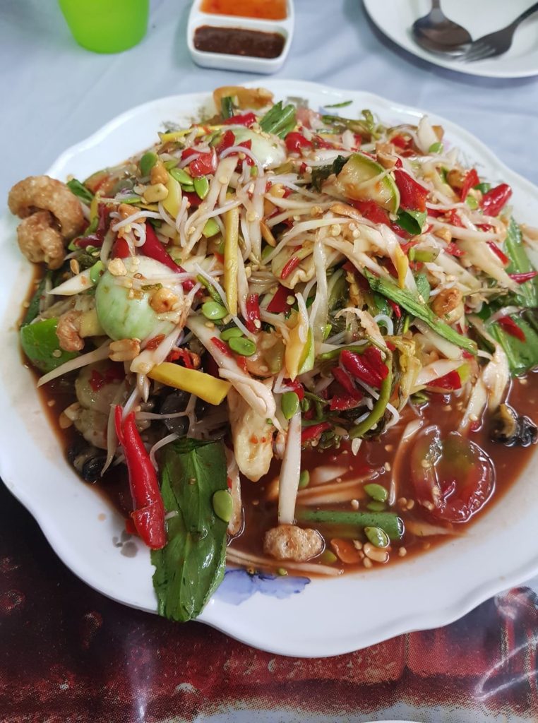 https://www.bangkokbeyond.com/blog/wp-content/uploads/2020/09/Som-Tam-Papaya-Salad-762x1024.jpg