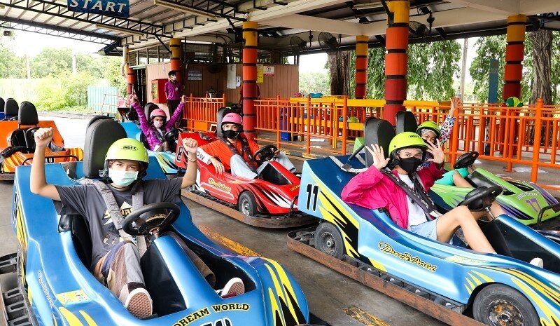 LOOK: You Need To Visit Dreamworld Amusement Park In Bangkok